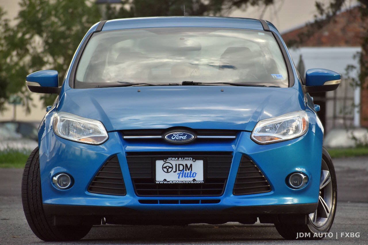 Used 2014 Ford Focus SE w/ SE Sport Package FWD image 3