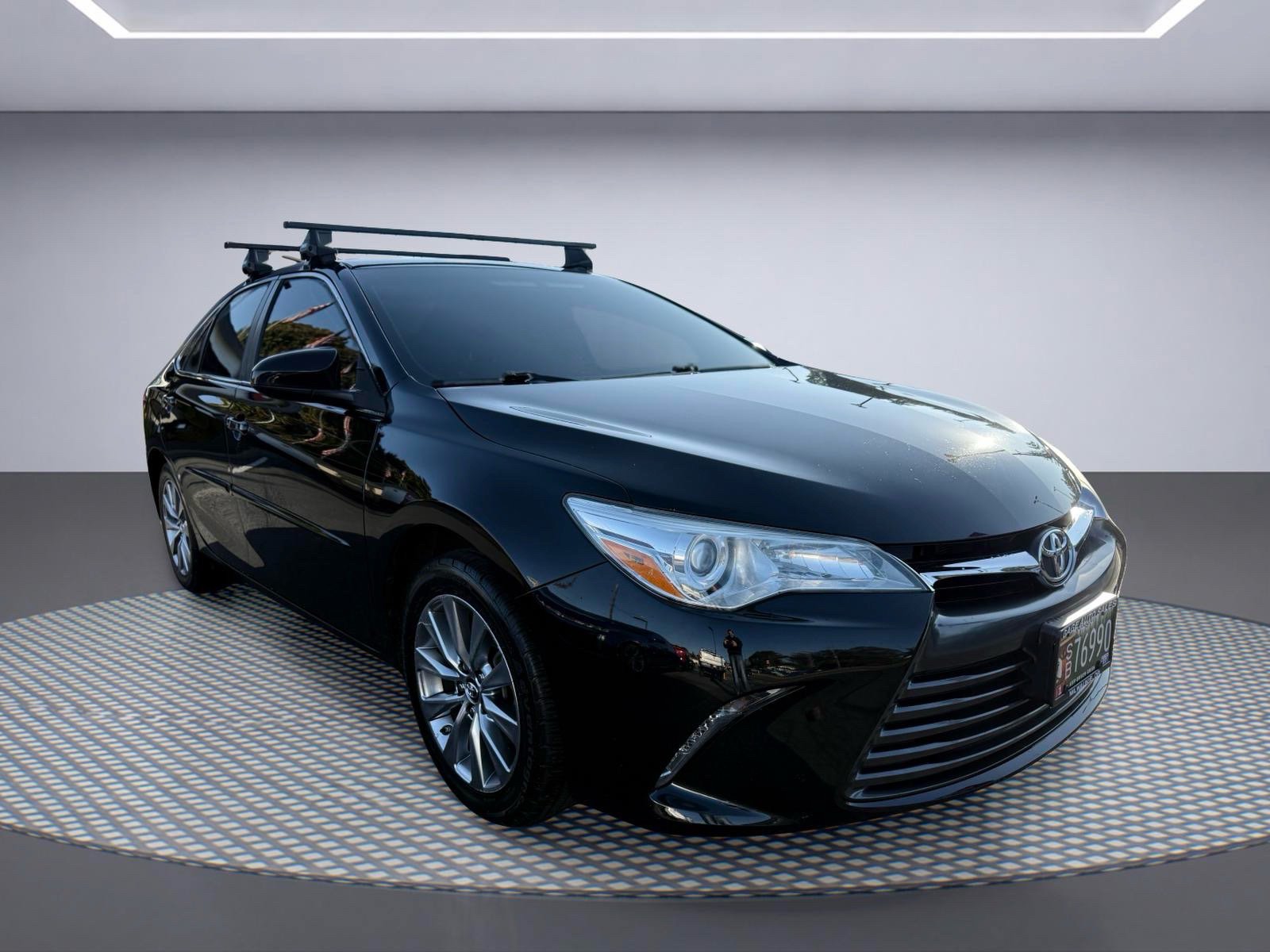Used 2017 Toyota Camry XLE FWD image 8