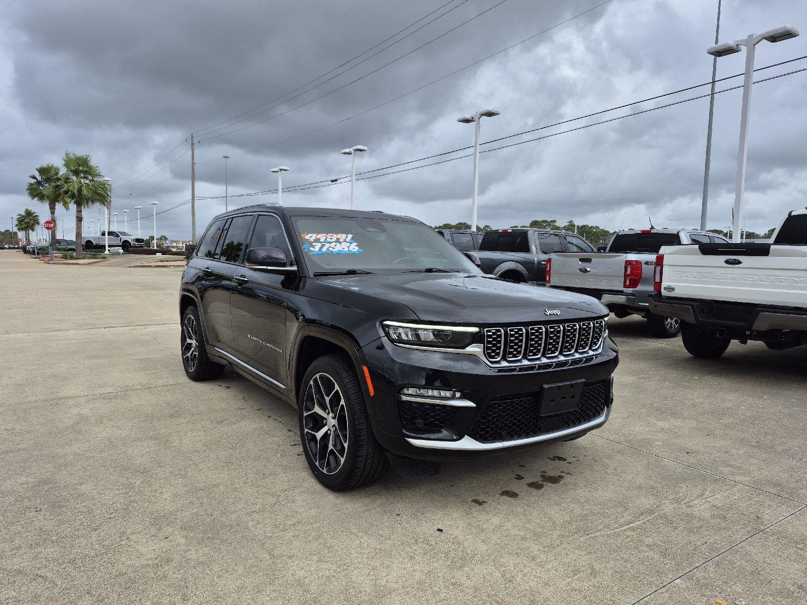 Used 2023 Jeep Grand Cherokee Summit image 2