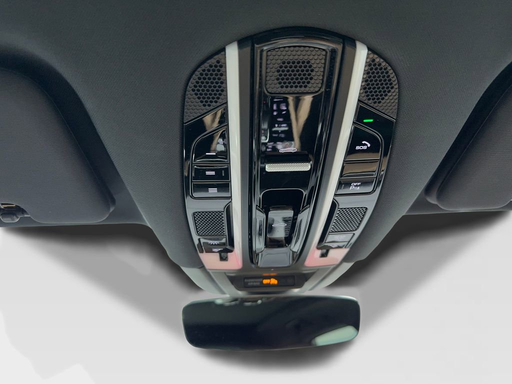 Used 2023 Porsche Cayenne Platinum Edition image 42