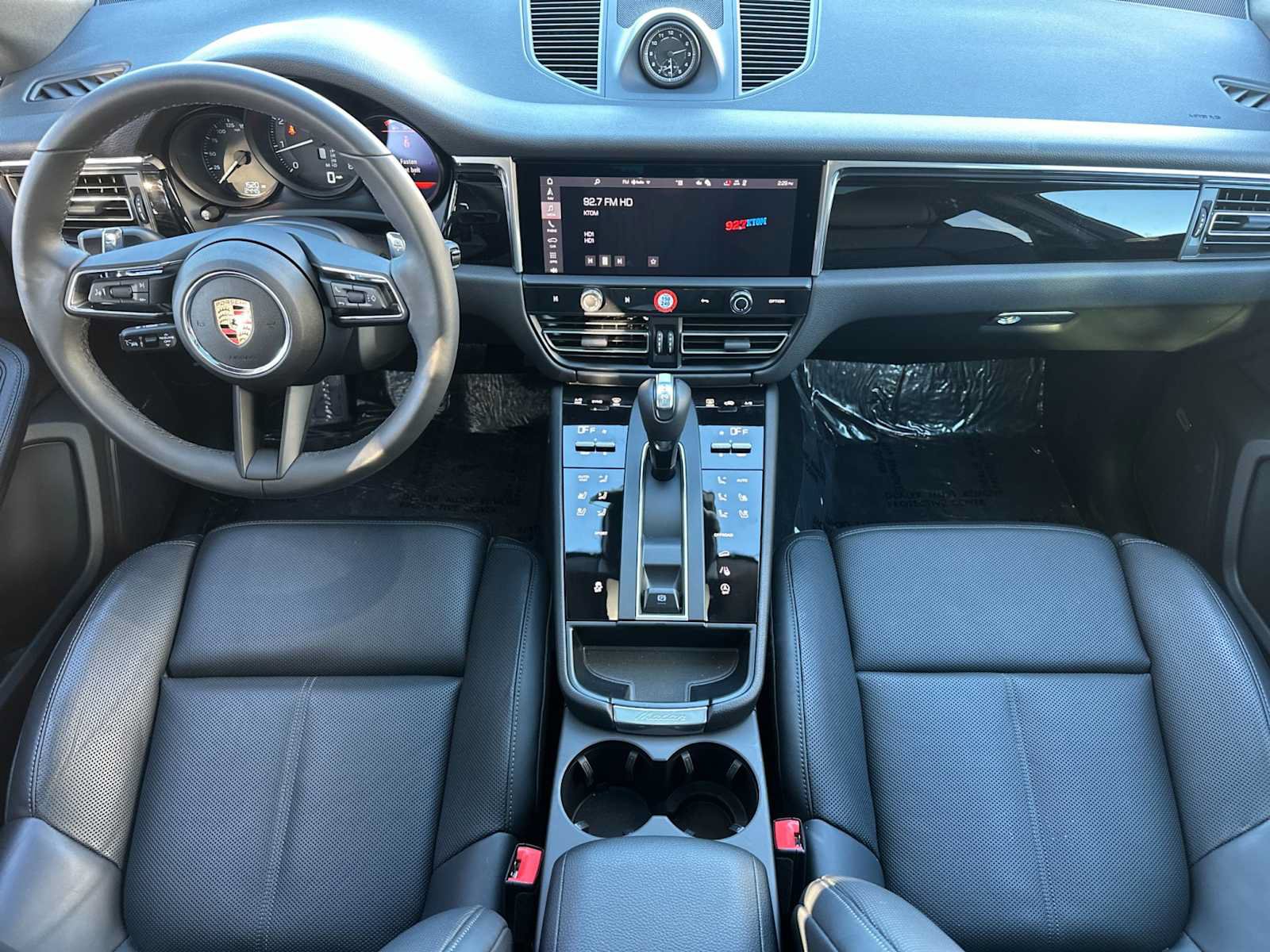 Certified 2025 Porsche Macan AWD/4WD image 6