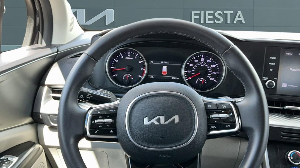 Used 2024 Kia Carnival LX FWD image 19
