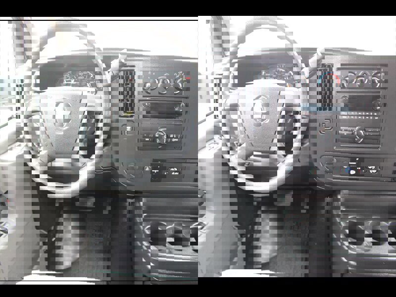 Used 2025 Chevrolet Express 3500 LS RWD image 19