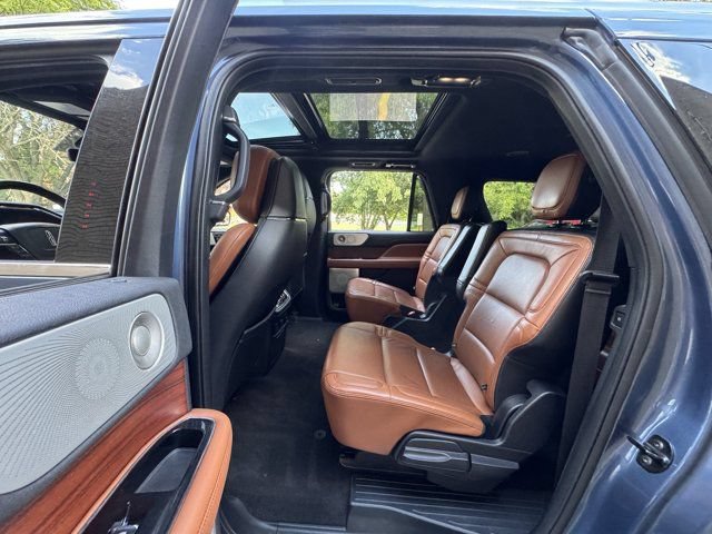 Used 2020 Lincoln Navigator L Reserve w/ Luxury Package AWD/4WD image 38