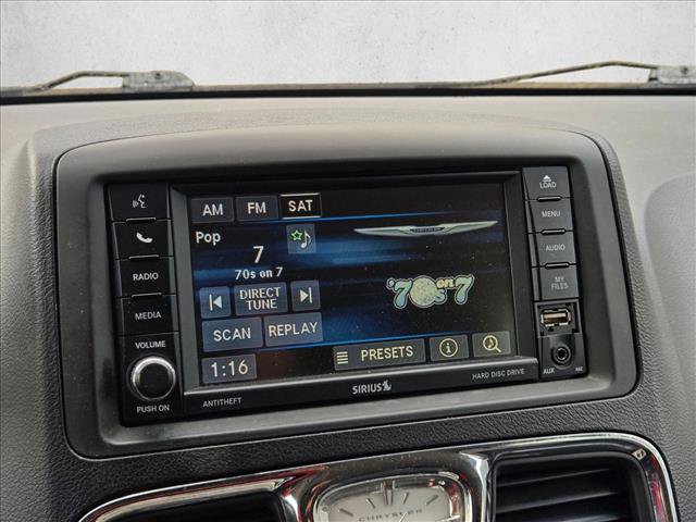 Used 2014 Chrysler Town & Country Touring FWD image 10