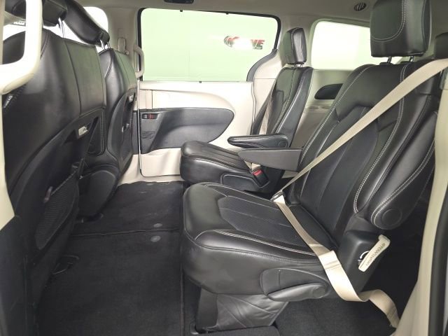 Used 2024 Chrysler Pacifica Touring-L image 24