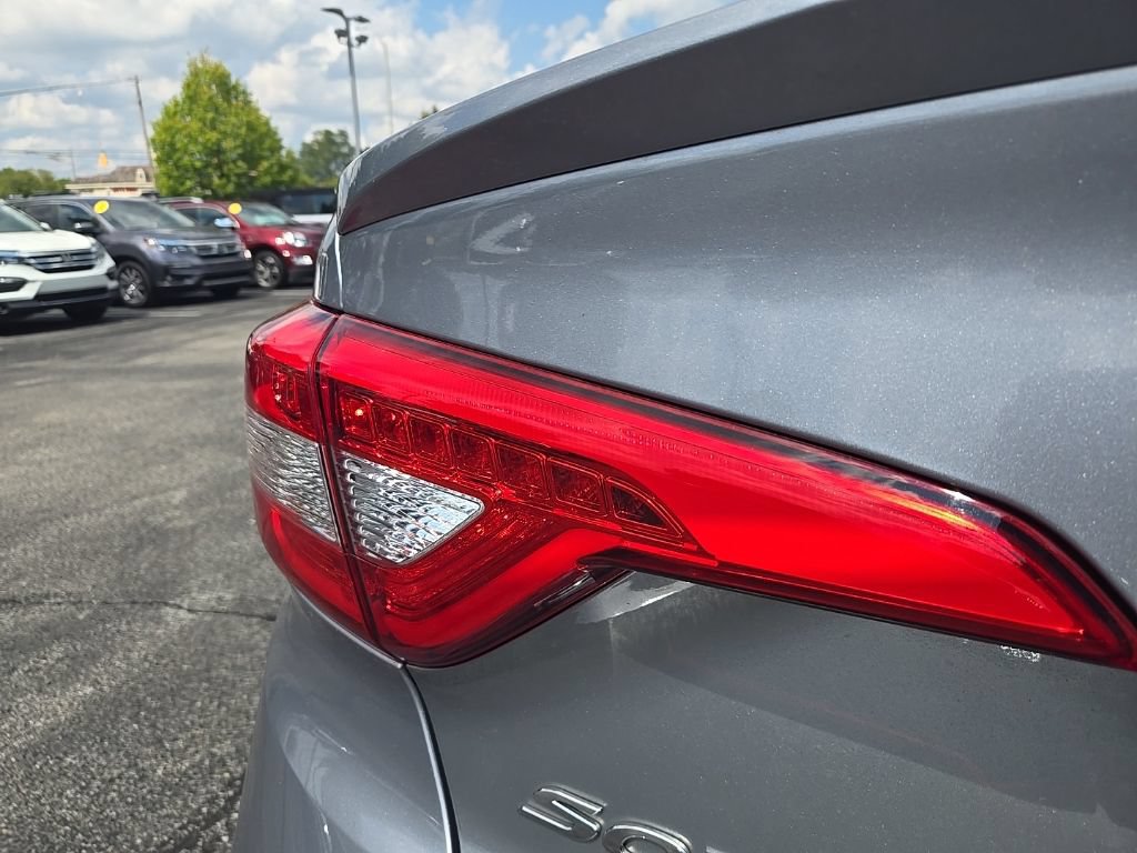 Used 2017 Hyundai Sonata Limited w/ Cargo Package FWD image 10