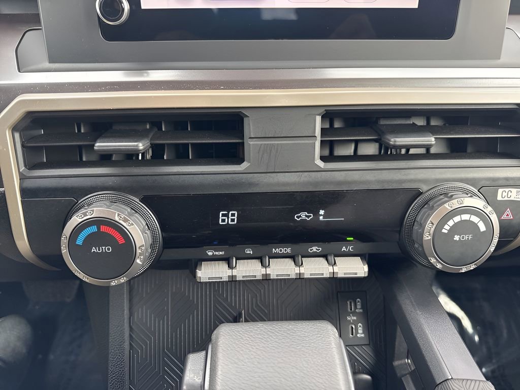 Used 2025 Toyota Tacoma TRD Off-Road AWD/4WD image 18