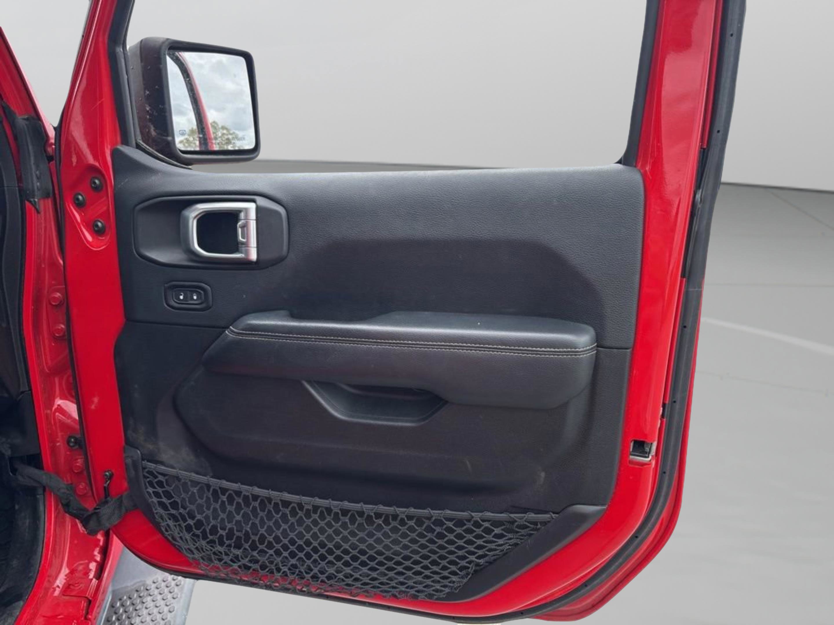 Used 2019 Jeep Wrangler Unlimited Sahara image 35