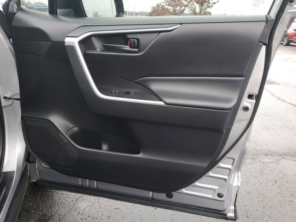 Used 2023 Toyota RAV4 LE image 31