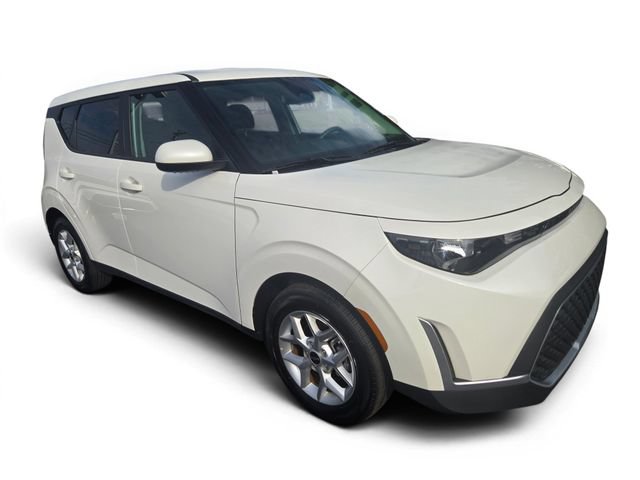 Used 2025 Kia Soul LX FWD image 1