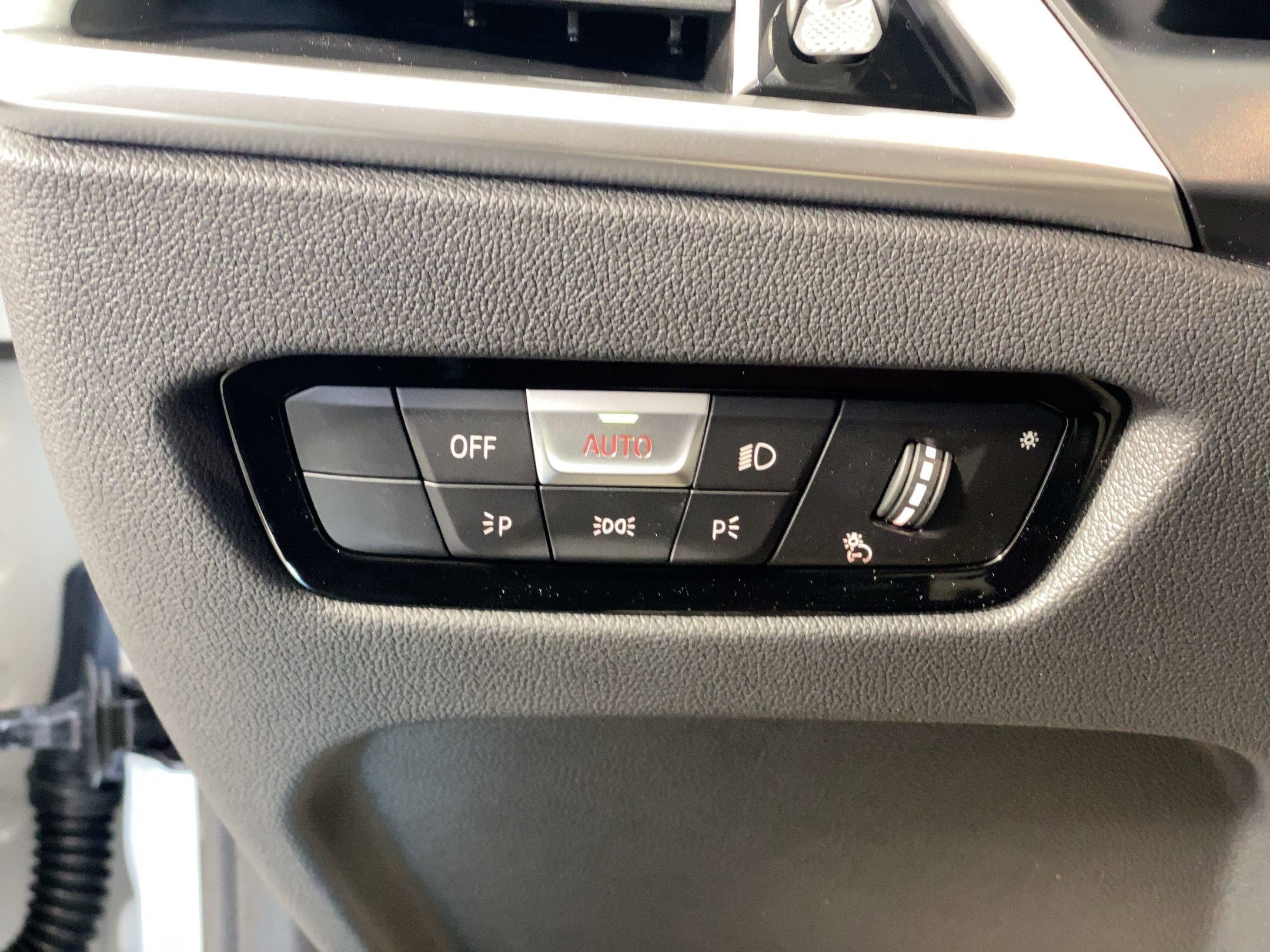 Used 2026 BMW 330i Sedan w/ M Sport Package image 27