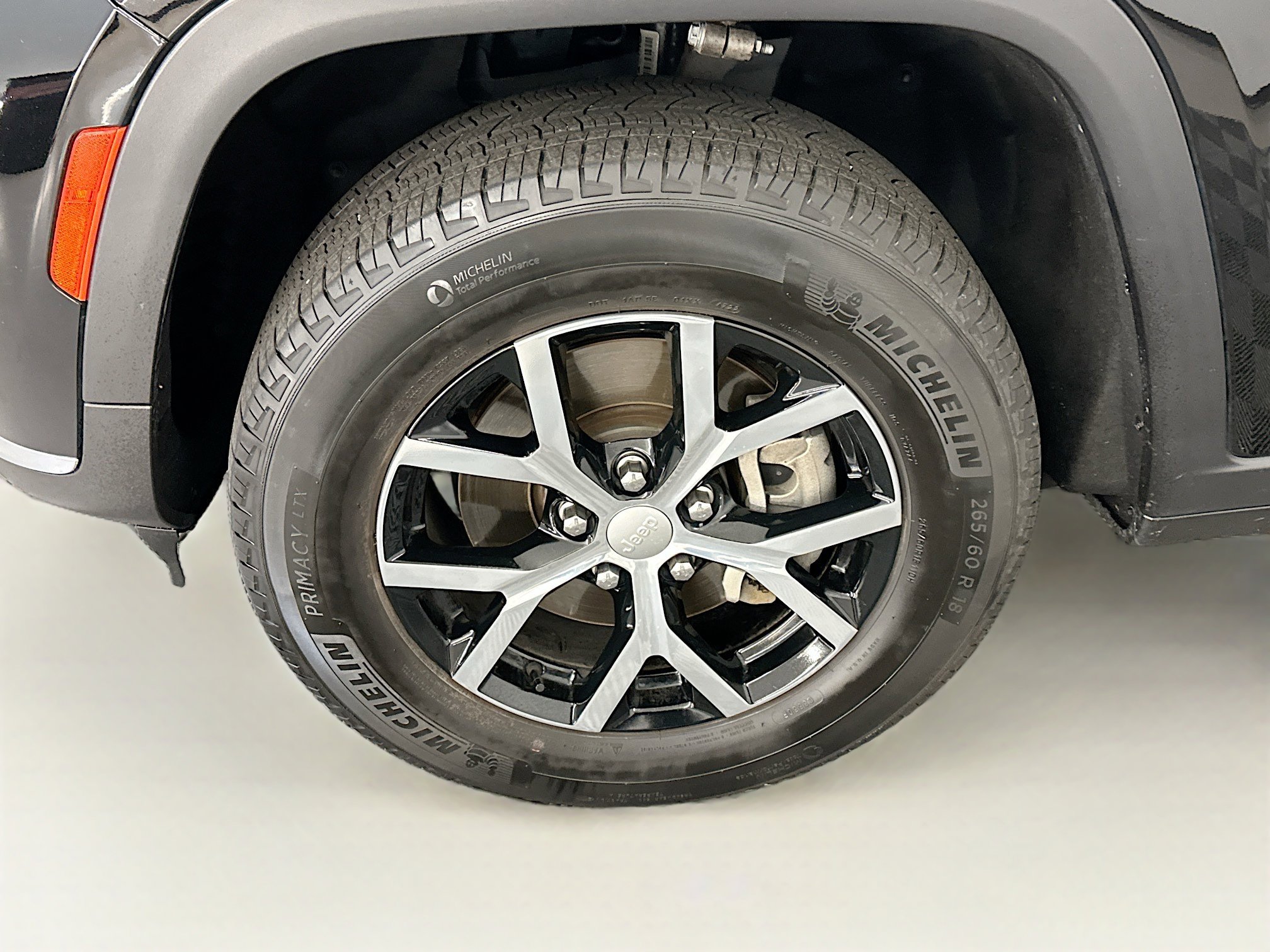 Used 2023 Jeep Grand Cherokee L Limited AWD/4WD image 11
