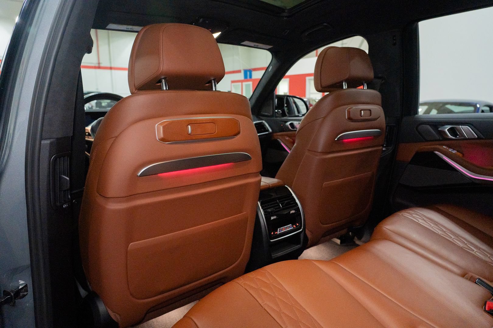 Used 2023 BMW X7 M60i AWD/4WD image 30