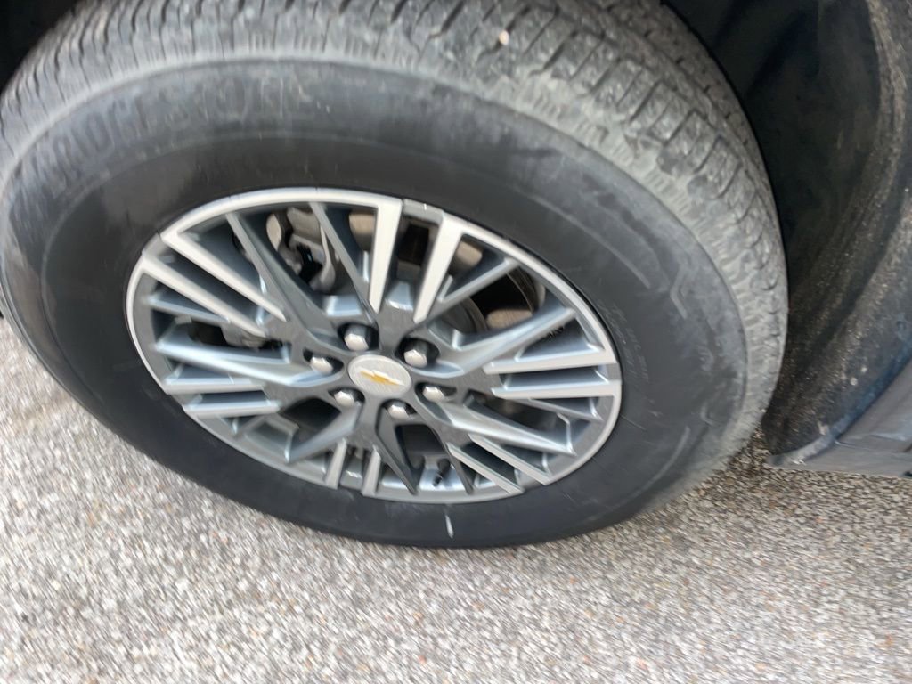 Used 2025 Chevrolet Traverse LT image 7