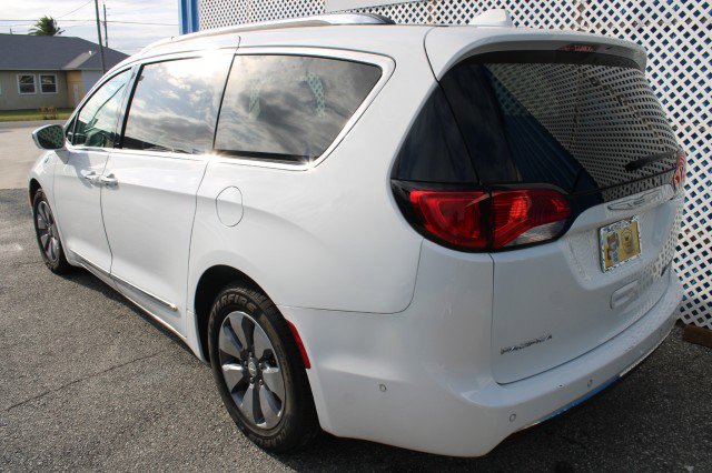 Used 2018 Chrysler Pacifica Limited w/ Advanced Safetytec Group image 3