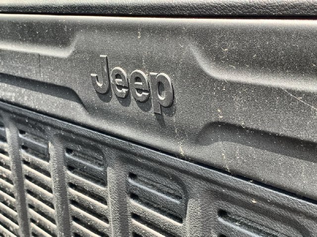 Used 2022 Jeep Wrangler Unlimited Rubicon w/ Cold Weather Group AWD/4WD image 40