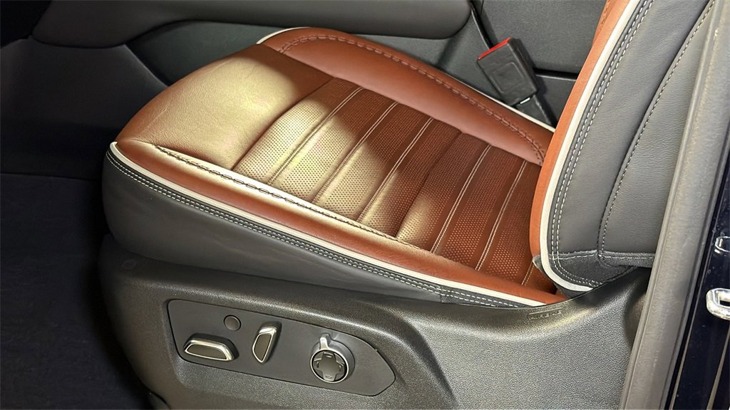 Used 2024 GMC Yukon Denali Ultimate image 32