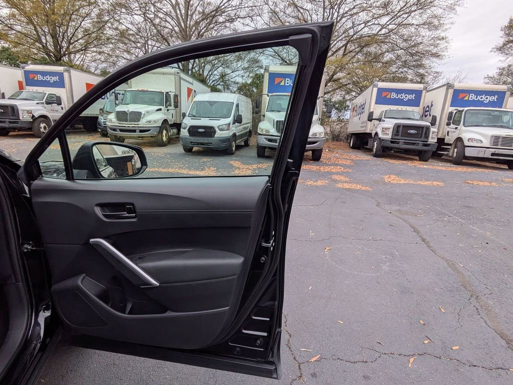 Used 2025 Toyota Corolla Cross LE image 29