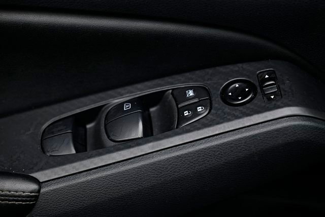 Used 2025 Nissan Altima 2.5 SV image 17