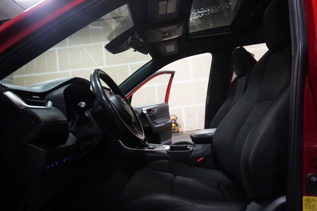 Used 2021 Toyota RAV4 SE w/ Weather & Moonroof Package AWD/4WD image 5