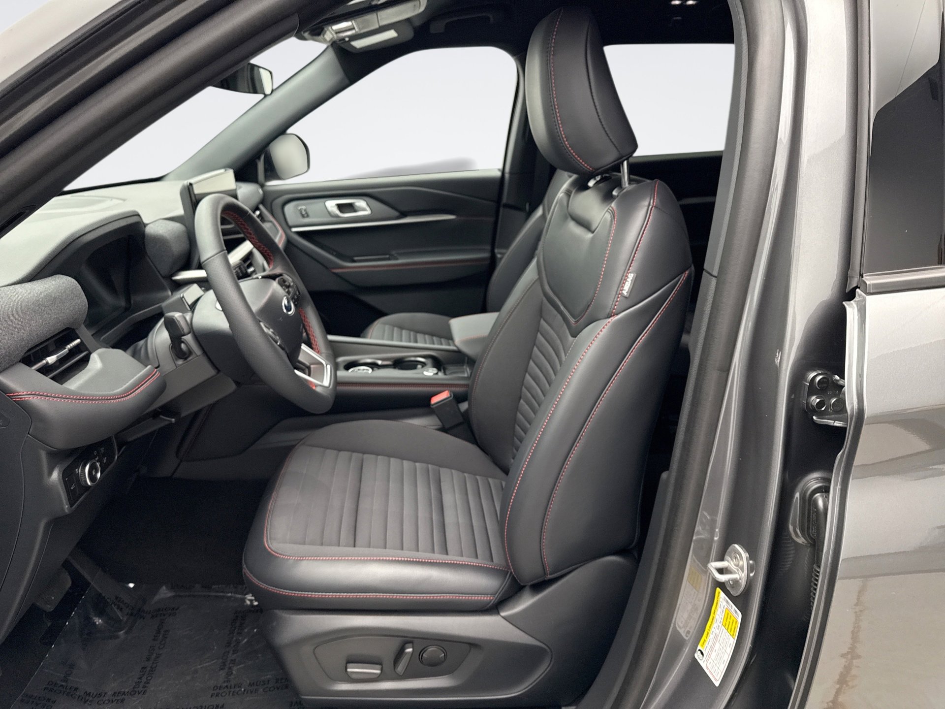 Used 2025 Ford Explorer ST-Line image 11