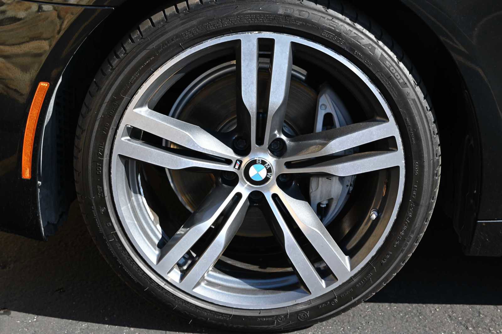 Used 2019 BMW 740i w/ M Sport Package image 9