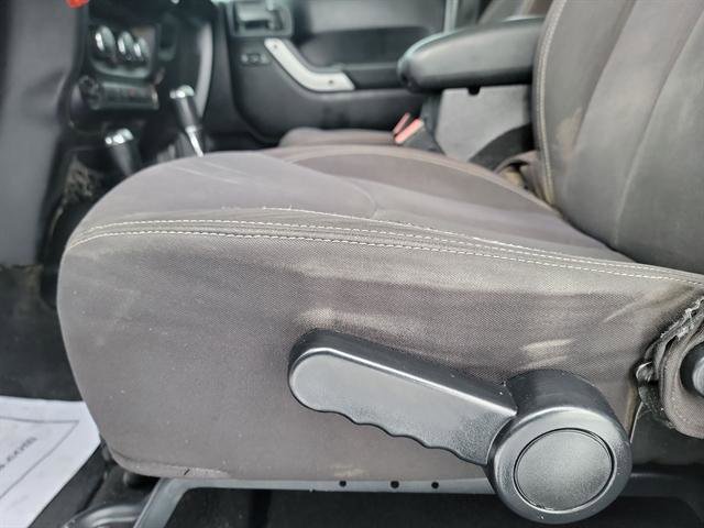 Used 2013 Jeep Wrangler Unlimited Sahara image 12