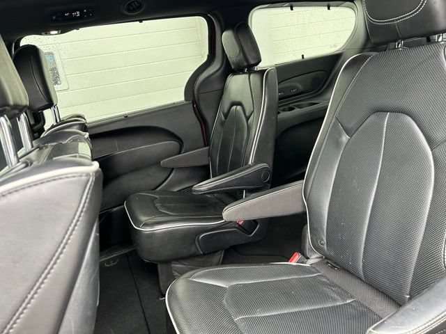 Certified 2019 Chrysler Pacifica Limited w/ S Appearance Package FWD image 9