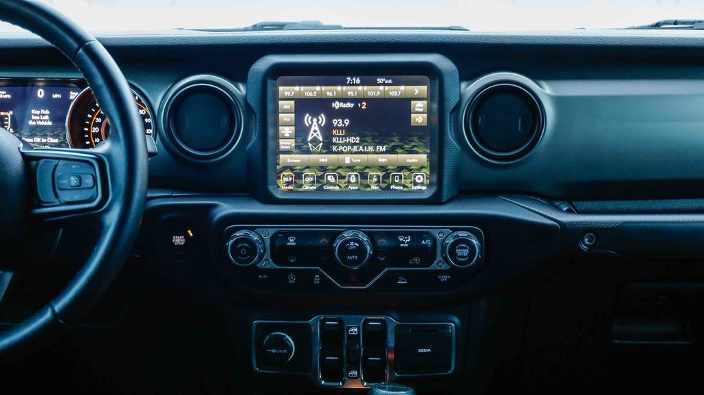 Certified 2021 Jeep Gladiator Willys image 14