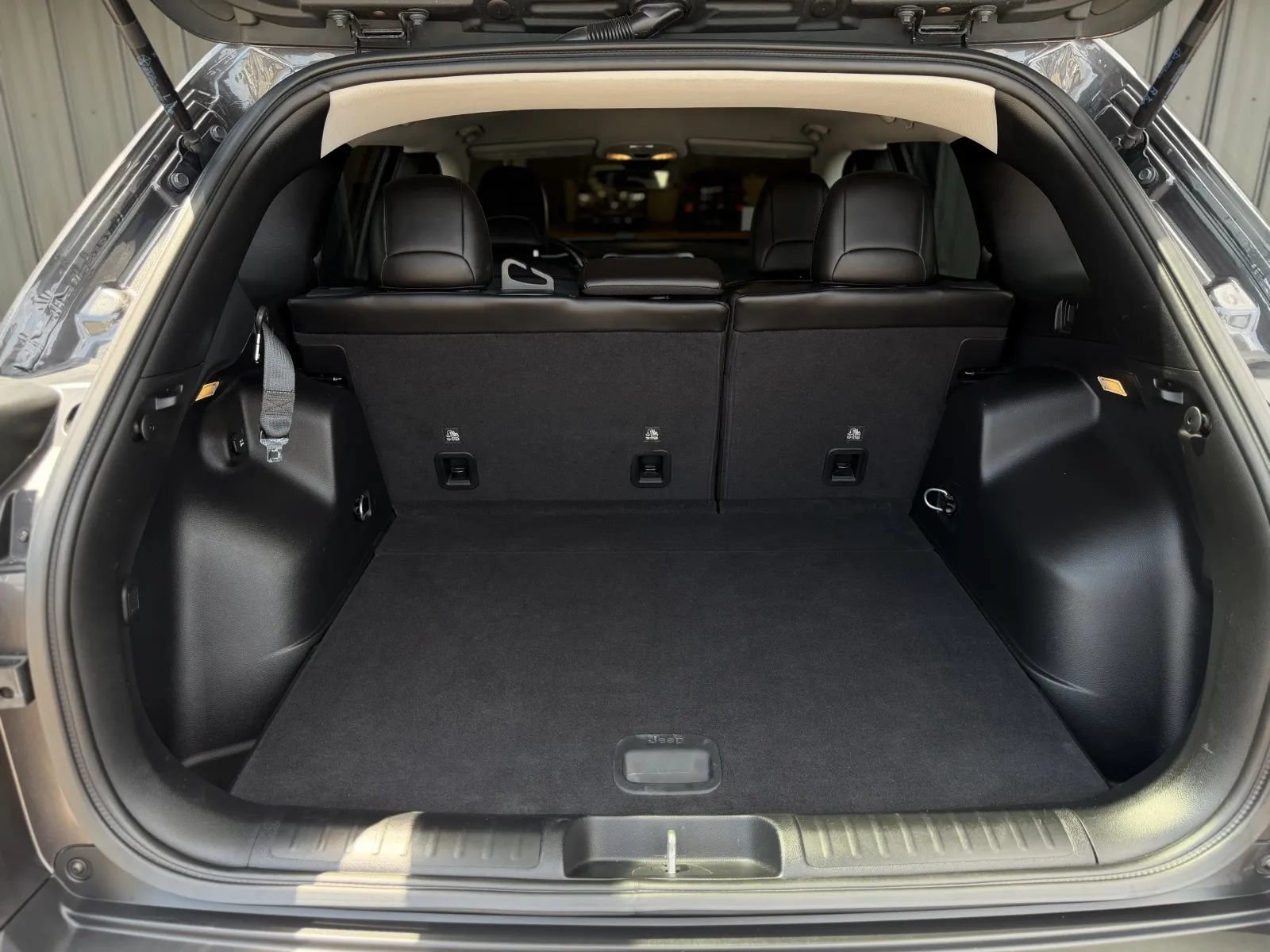 Used 2021 Jeep Cherokee Latitude Lux FWD image 17