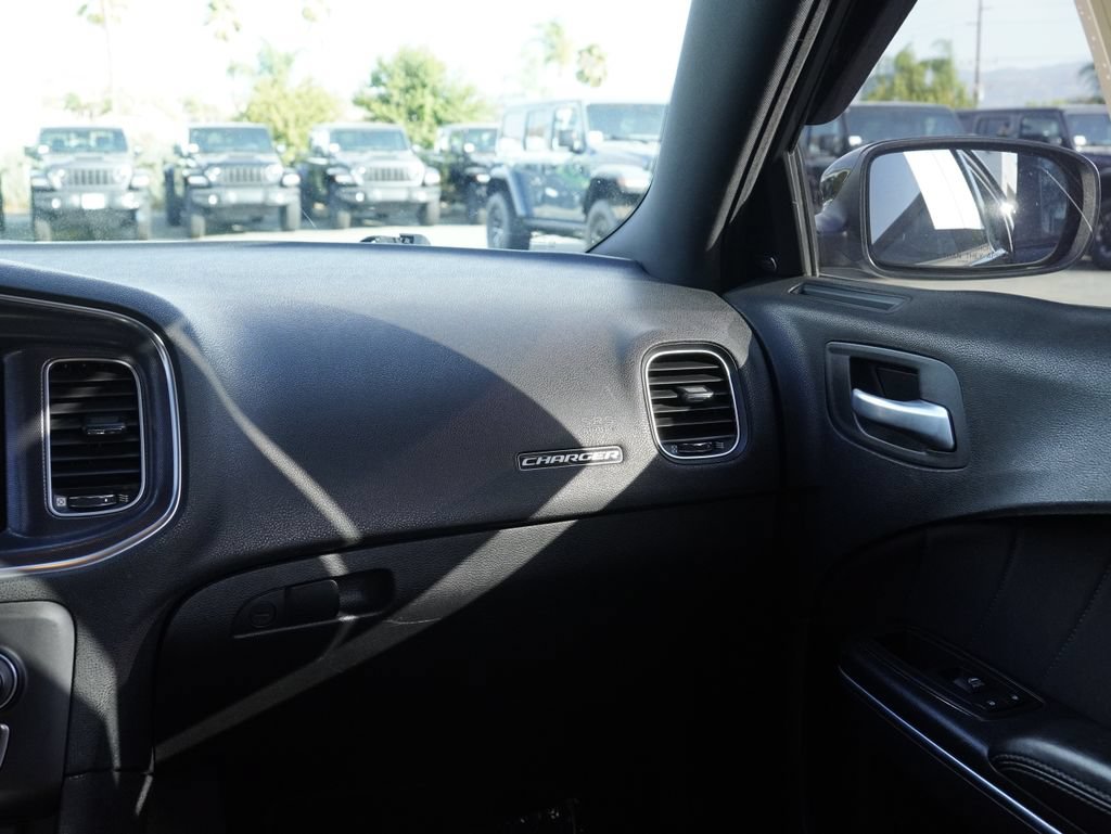 Used 2016 Dodge Charger SXT RWD image 32