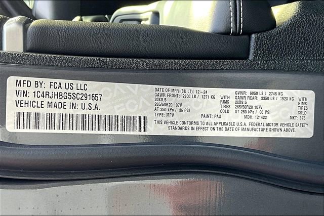 New 2025 Jeep Grand Cherokee Limited w/ Black Appearance Package image 14