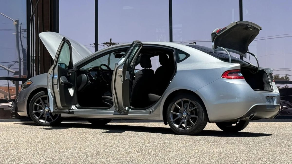Used 2016 Dodge Dart SXT w/ Sun/Sound Group FWD image 29