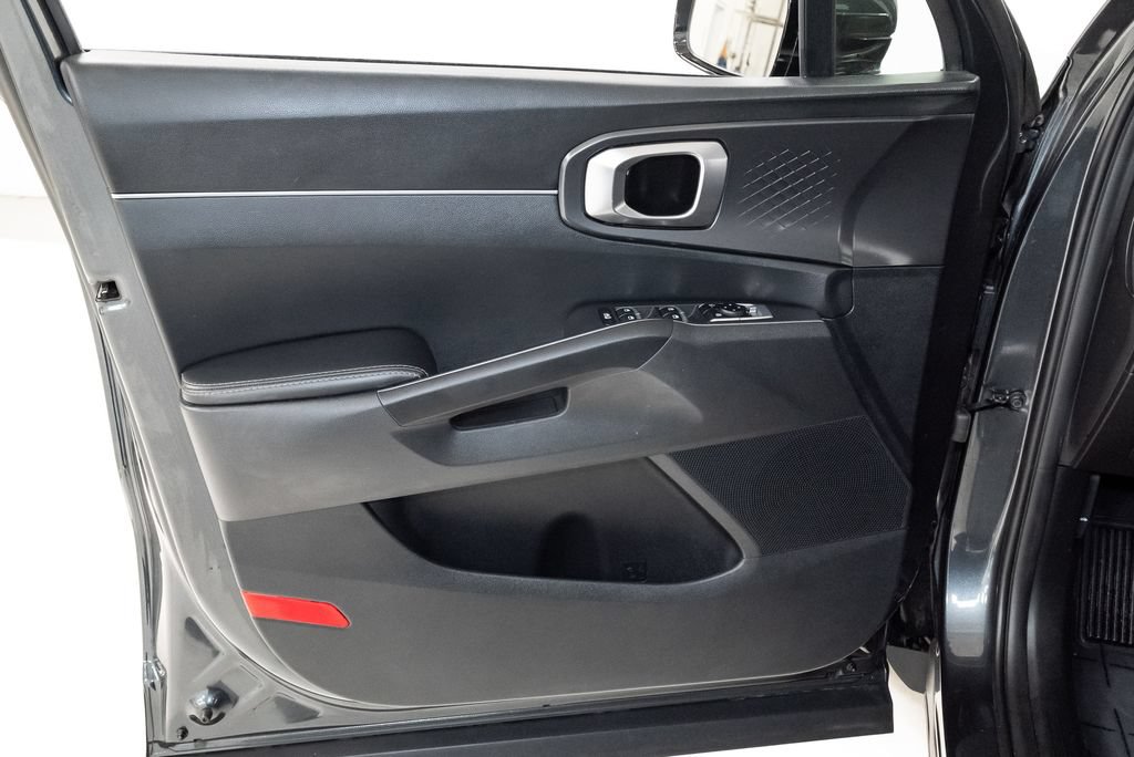Used 2024 Kia Sorento S w/ Panoramic Sunroof Package FWD image 9