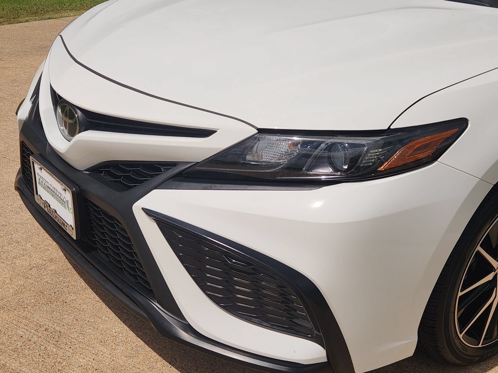 Used 2023 Toyota Camry SE w/ Convenience Package FWD image 10