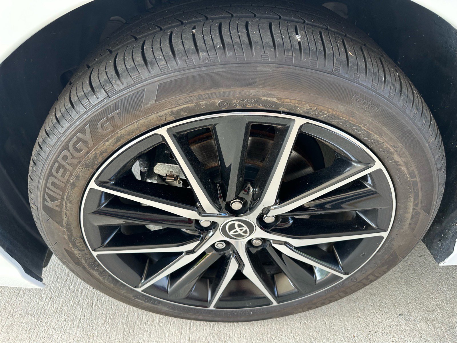Used 2023 Toyota Camry SE w/ Convenience Package FWD image 4