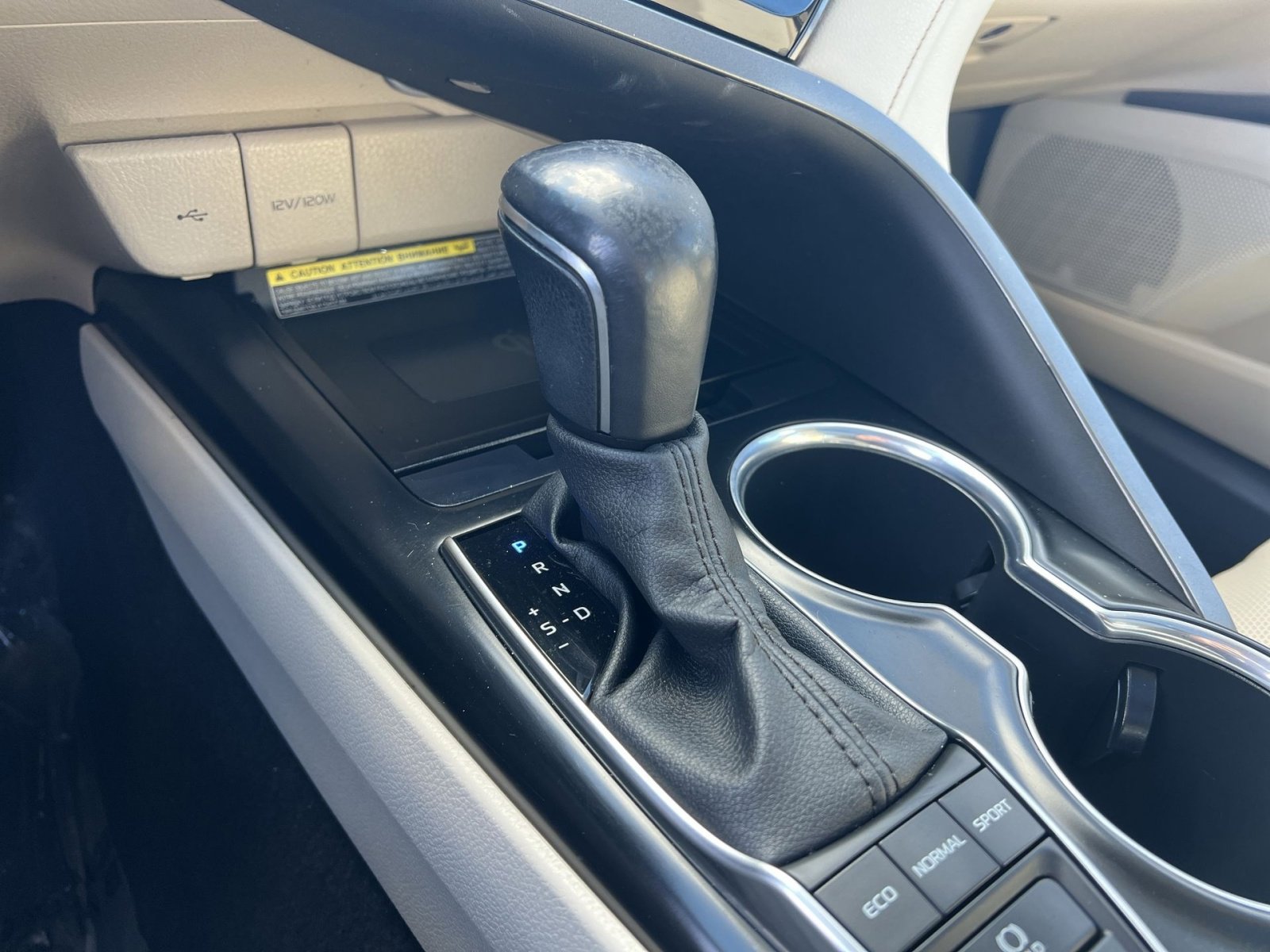 Used 2020 Toyota Camry XLE image 21