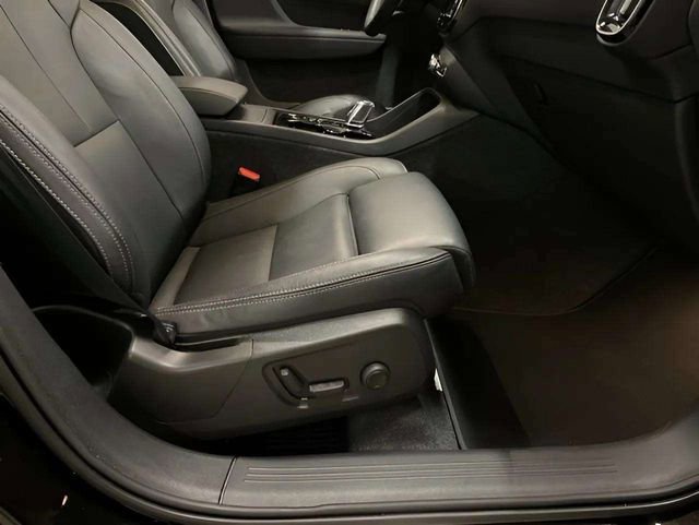 Used 2025 Volvo XC40 B5 Plus AWD/4WD image 57