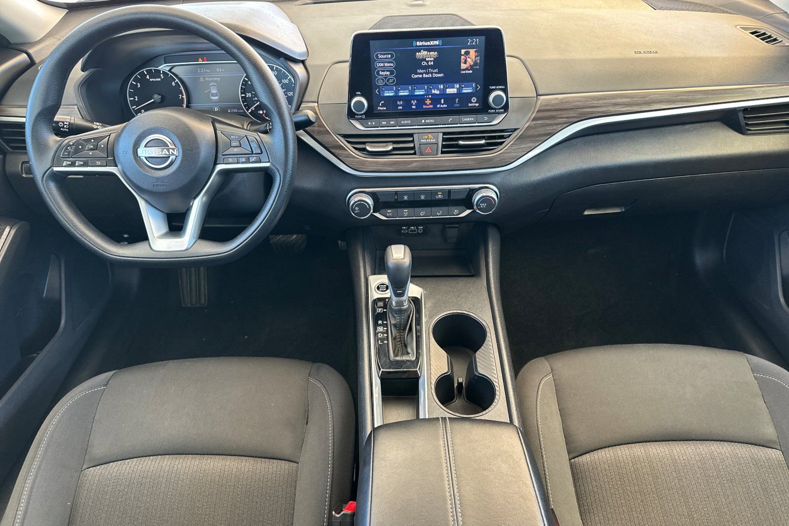 Used 2025 Nissan Altima 2.5 SV FWD image 13