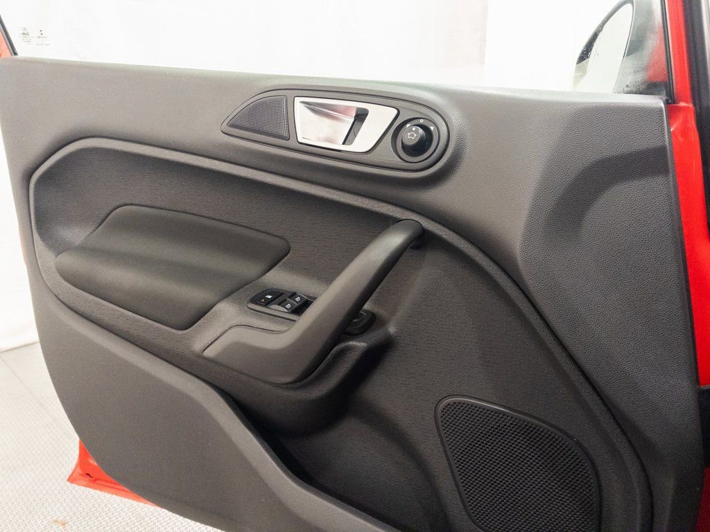 Used 2015 Ford Fiesta SE image 22