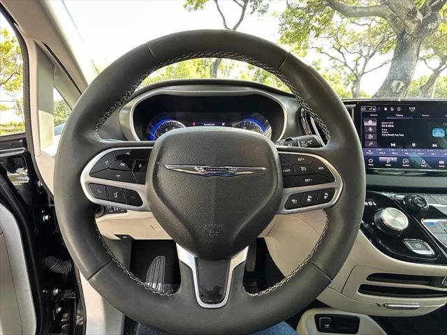 Certified 2024 Chrysler Pacifica Touring-L FWD image 18