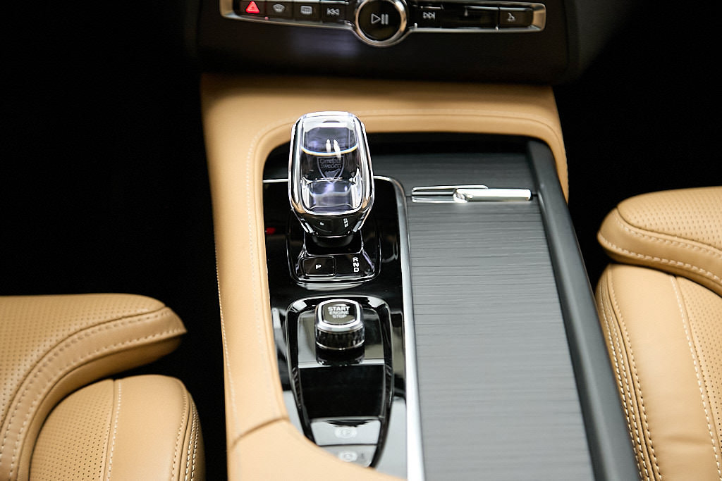 Certified 2024 Volvo XC90 T8 Ultimate w/ Protection Package Premier AWD/4WD image 34