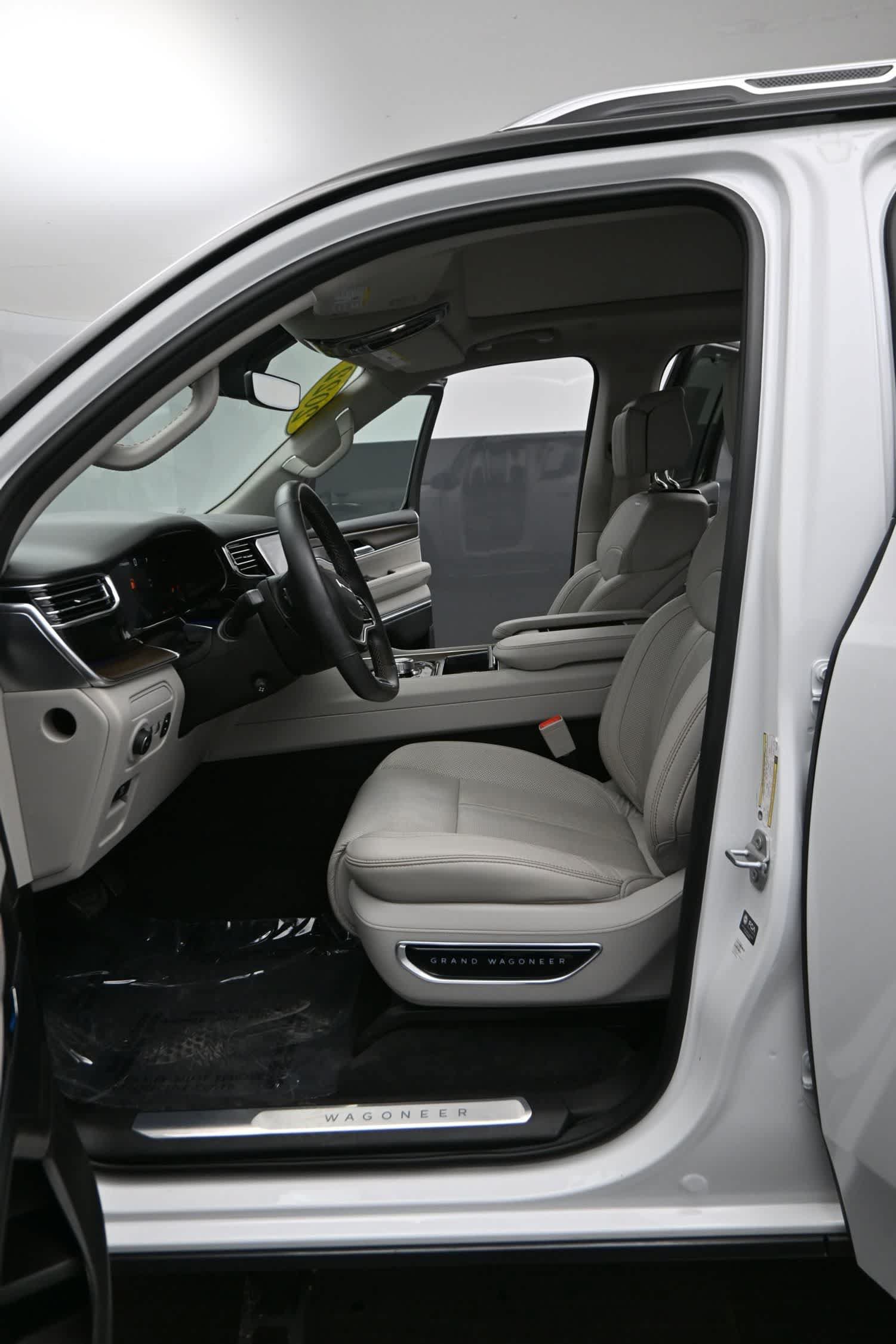 Used 2022 Jeep Grand Wagoneer Series I AWD/4WD image 17