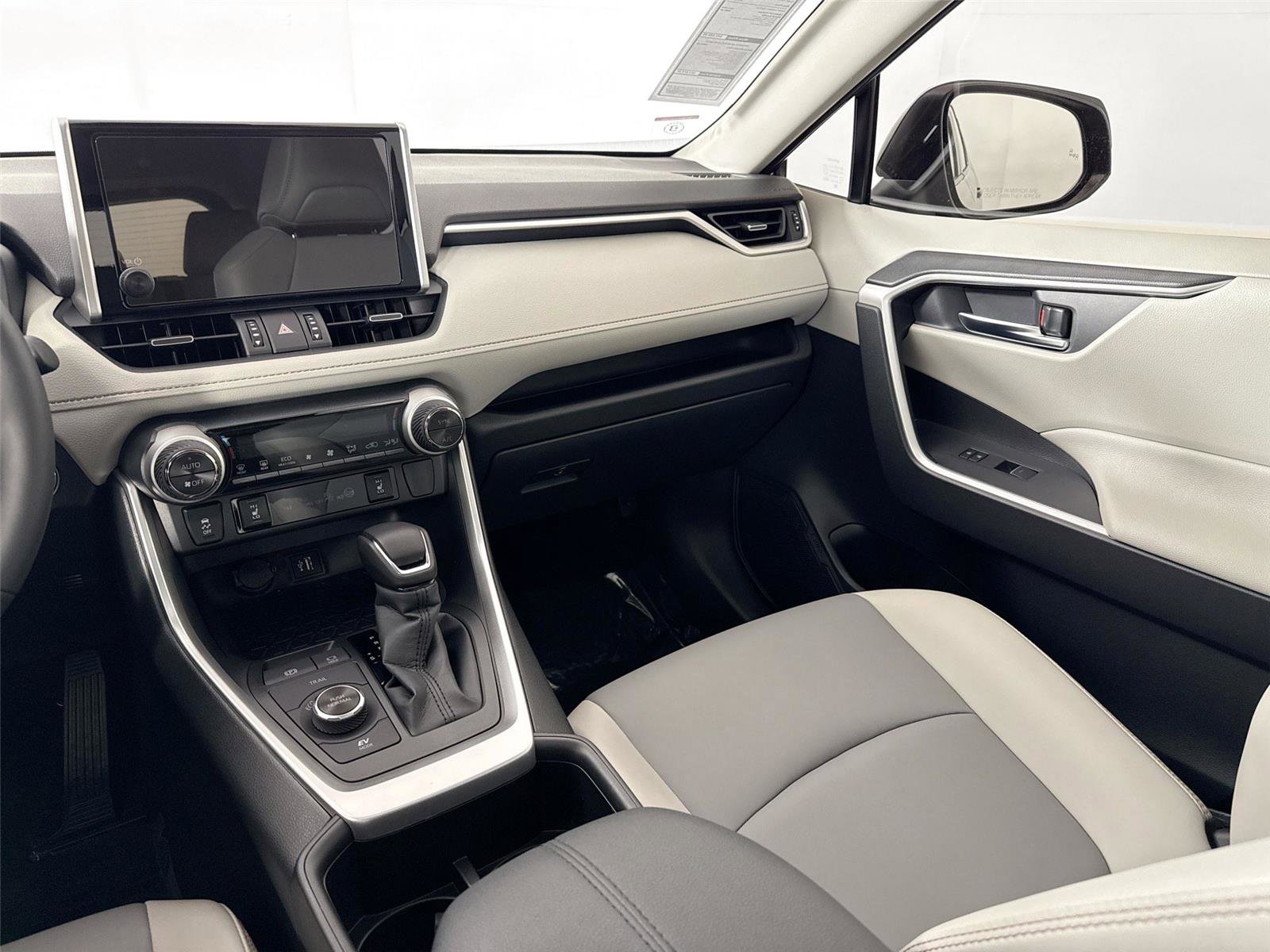 Certified 2025 Toyota RAV4 XLE Premium image 32