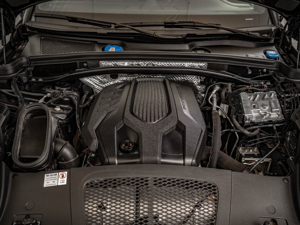 Certified 2024 Porsche Macan image 54