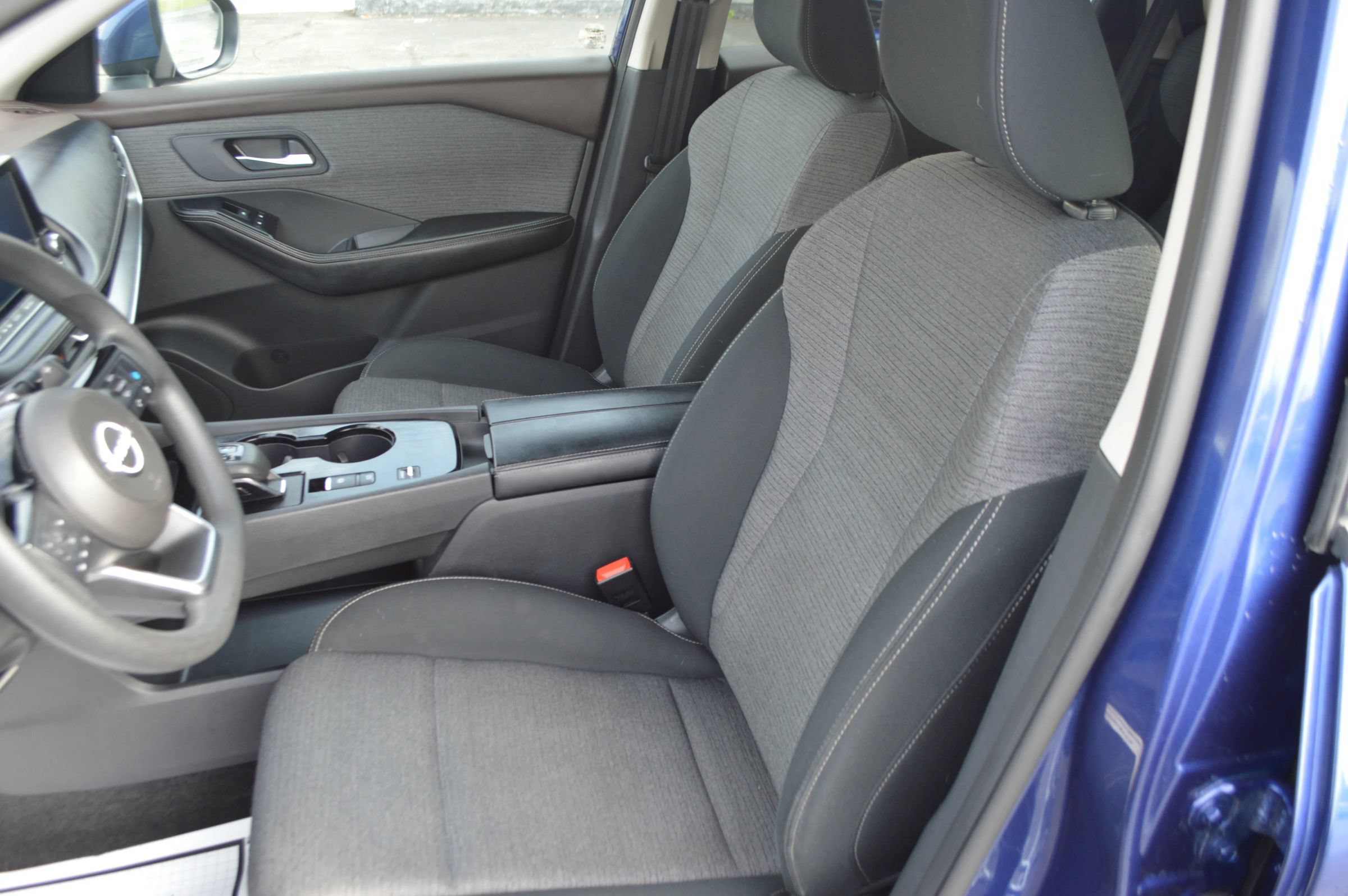 Used 2023 Nissan Rogue SV FWD image 15