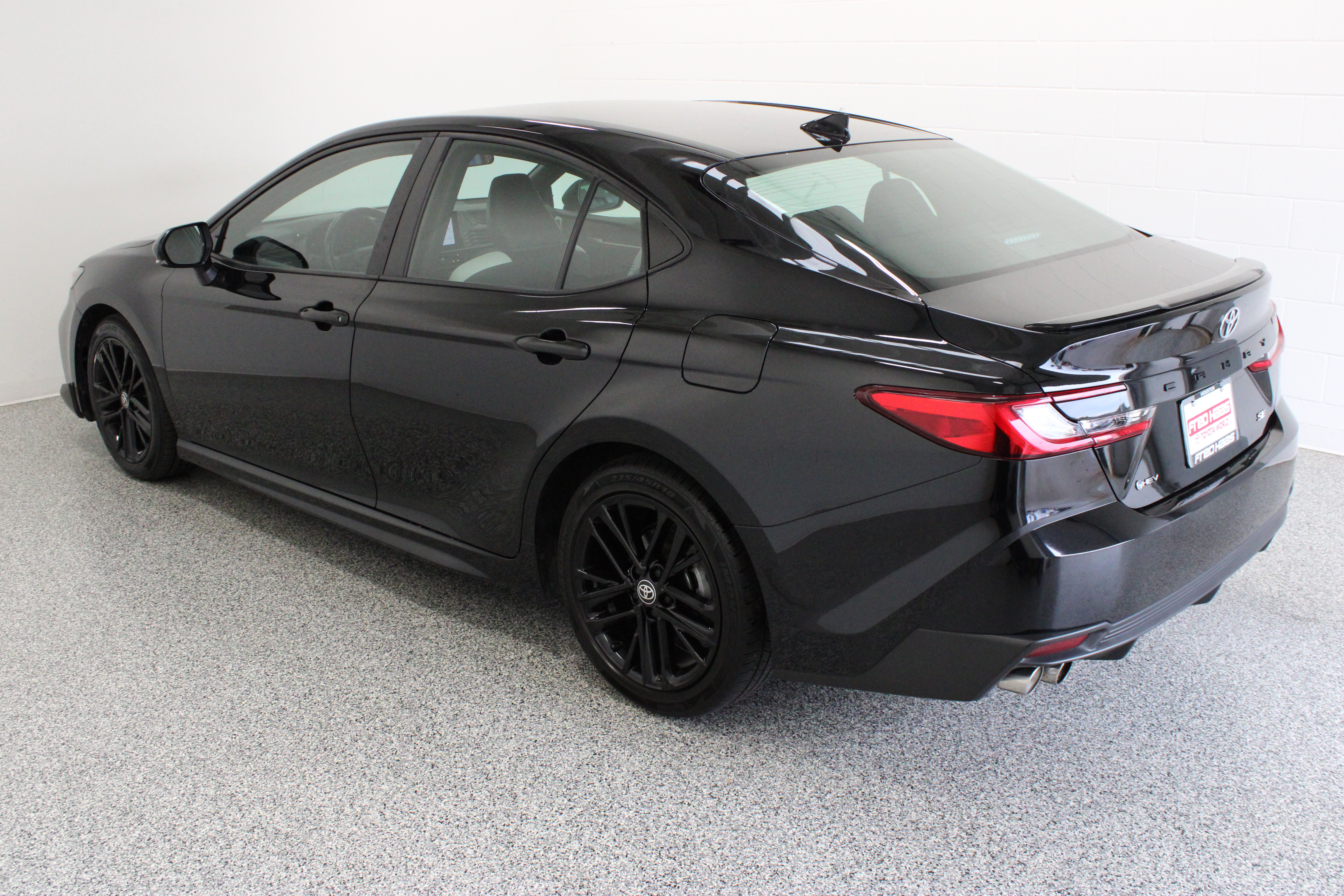 Used 2025 Toyota Camry SE FWD image 9