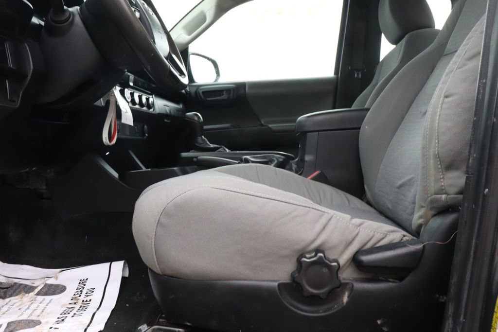 Used 2017 Toyota Tacoma SR image 18