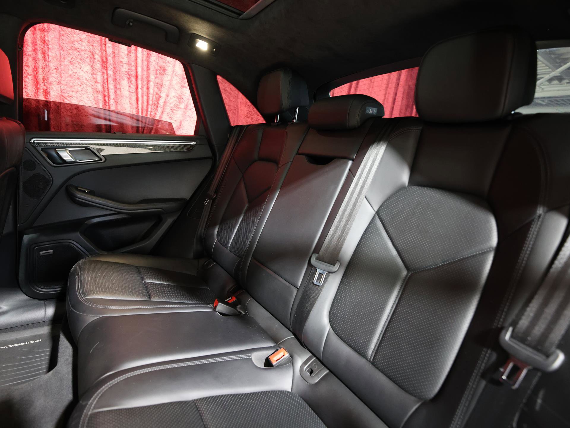 Used 2015 Porsche Macan Turbo AWD/4WD image 14